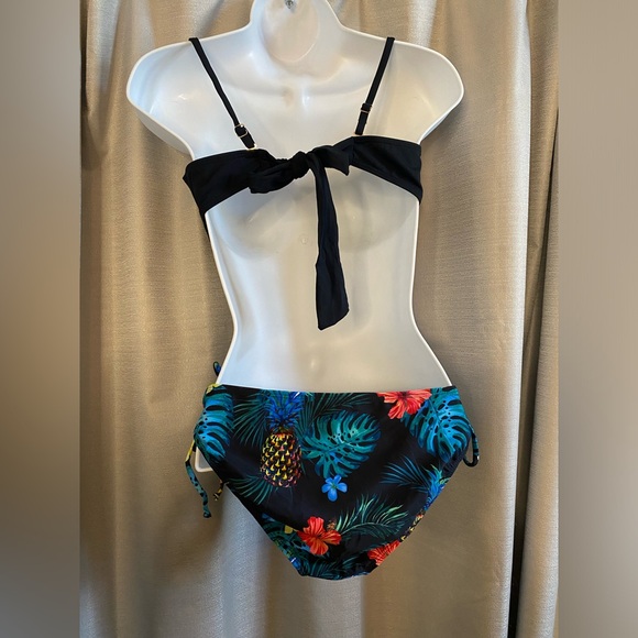 Two piece swimsuit - Picture 3 of 5